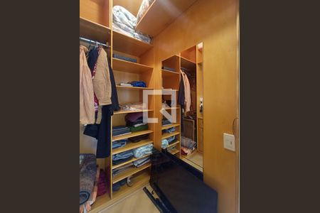 Apartamento para alugar com 178m², 3 quartos e 3 vagasRoupeiro do corredor