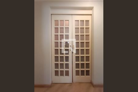 Apartamento para alugar com 178m², 3 quartos e 3 vagasRoupeiro do corredor