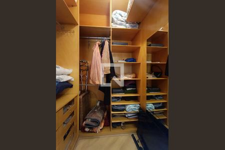 Apartamento para alugar com 178m², 3 quartos e 3 vagasRoupeiro do corredor