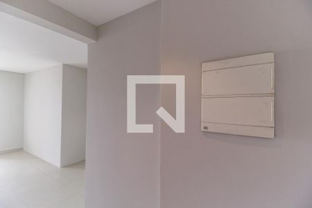 Hall de entrada de apartamento para alugar com 3 quartos, 70m² em Jardim Tupanci, Barueri