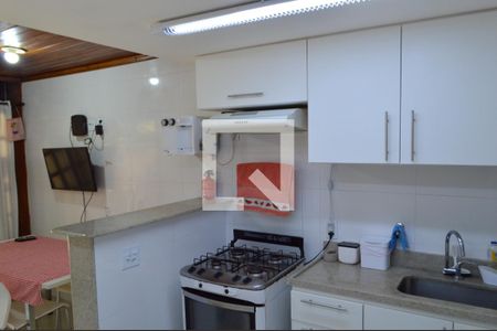 Casa de condomínio à venda com 120m², 4 quartos e 2 vagasCozinha