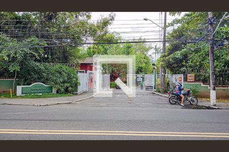 Casa de condomínio à venda com 120m², 4 quartos e 2 vagasFachada 