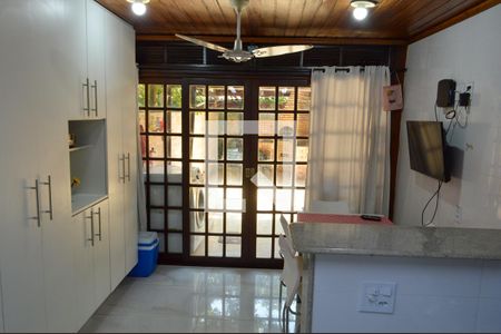 Casa de condomínio à venda com 120m², 4 quartos e 2 vagasCopa