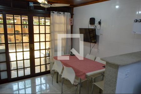 Casa de condomínio à venda com 120m², 4 quartos e 2 vagasCopa