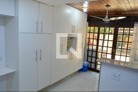 Casa de condomínio à venda com 120m², 4 quartos e 2 vagasCopa