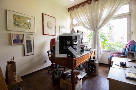 Casa à venda com 950m², 5 quartos e 4 vagasEscritório