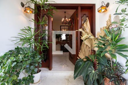 Casa à venda com 950m², 5 quartos e 4 vagasEntrada