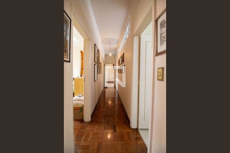 Casa à venda com 950m², 5 quartos e 4 vagasCorredor