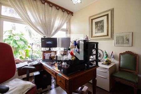 Casa à venda com 950m², 5 quartos e 4 vagasEscritório