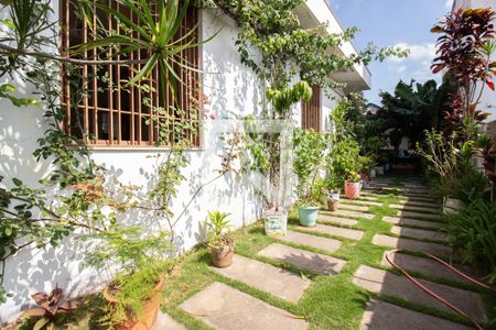 Casa à venda com 950m², 5 quartos e 4 vagasQuintal - Jardim