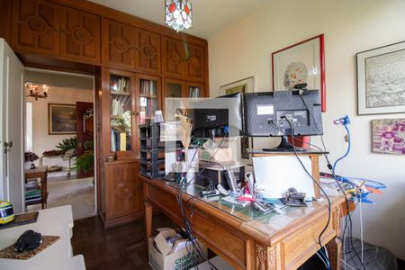 Casa à venda com 950m², 5 quartos e 4 vagasEscritório