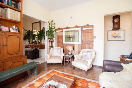 Casa à venda com 950m², 5 quartos e 4 vagasSala