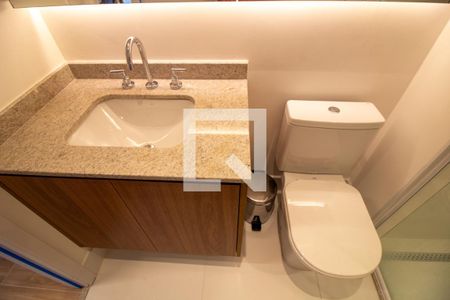 Banheiro de kitnet/studio para alugar com 1 quarto, 26m² em Campo Belo, São Paulo