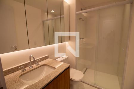 Banheiro de kitnet/studio para alugar com 1 quarto, 26m² em Campo Belo, São Paulo