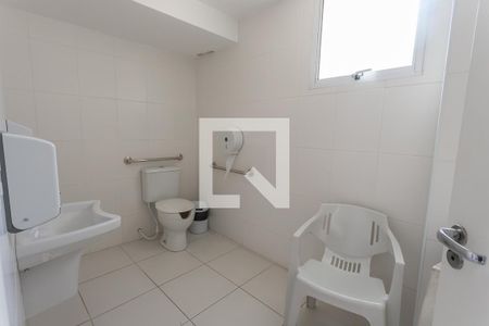 Apartamento à venda com 80m², 3 quartos e 2 vagasÁrea comum - banheiro PCD 