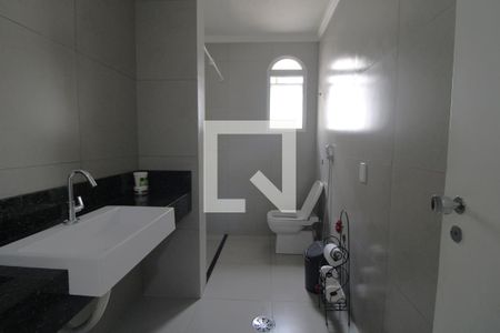 Banheiro comum de casa à venda com 3 quartos, 230m² em Vila São Paulo, São Paulo