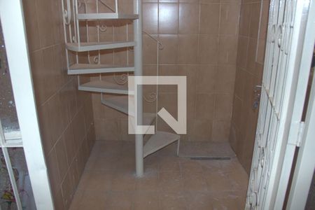 Escada de casa para alugar com 2 quartos, 54m² em Vila Barcelona, Sorocaba