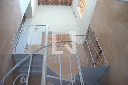 Casa para alugar com 54m², 2 quartos e 3 vagas Casa para alugar com 54m², 2 quartos e 3 vagasEscada