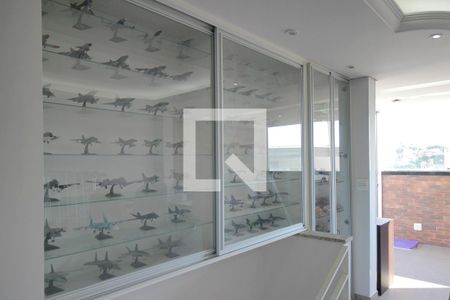 Apartamento à venda com 153m², 3 quartos e 2 vagasArmários escada