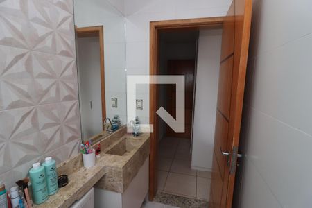 Casa de condomínio à venda com 160m², 2 quartos e 3 vagasBanheiro da Suíte