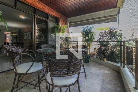 Apartamento à venda com 158m², 4 quartos e 2 vagas Apartamento à venda com 158m², 4 quartos e 2 vagasVaranda