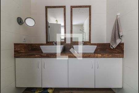 Apartamento à venda com 158m², 4 quartos e 2 vagas Apartamento à venda com 158m², 4 quartos e 2 vagasSuíte 1 - Banheiro