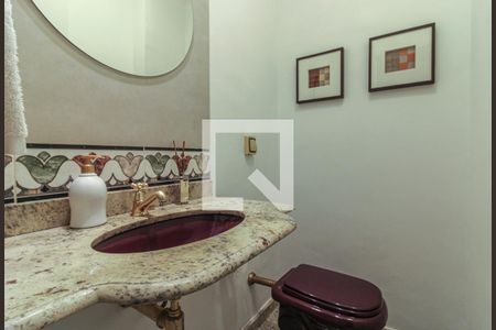 Apartamento à venda com 158m², 4 quartos e 2 vagas Apartamento à venda com 158m², 4 quartos e 2 vagasLavabo