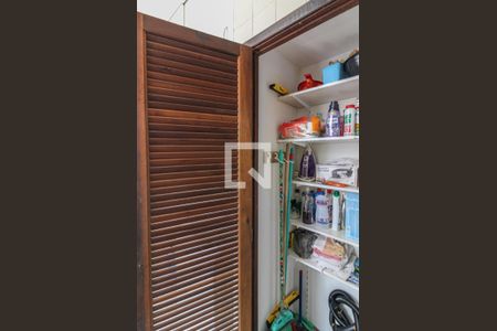 Apartamento à venda com 158m², 4 quartos e 2 vagas Apartamento à venda com 158m², 4 quartos e 2 vagasÁrea de Serviço - Despensa