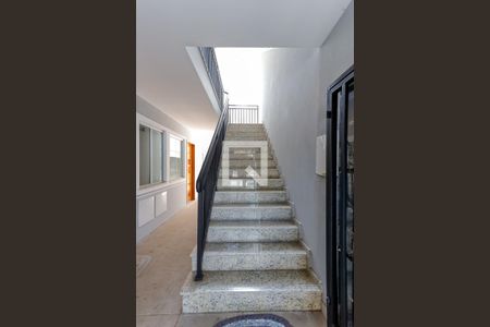 Apartamento à venda com 32m², 1 quarto e sem vaga Apartamento à venda com 32m², 1 quarto e sem vagaEscada Entrada