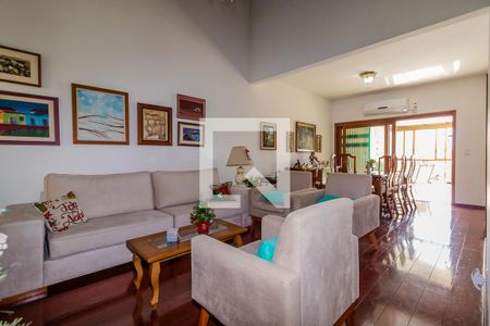 Sala de casa à venda com 4 quartos, 400m² em Nonoai, Porto Alegre