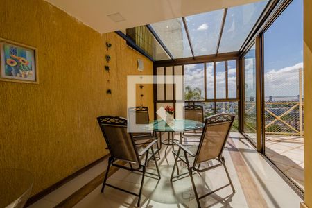 Varanda de casa à venda com 4 quartos, 400m² em Nonoai, Porto Alegre