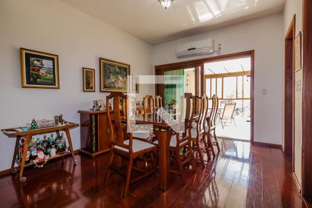 Sala de casa à venda com 4 quartos, 400m² em Nonoai, Porto Alegre