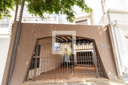 Casa para alugar com 200m², 3 quartos e 3 vagasFachada