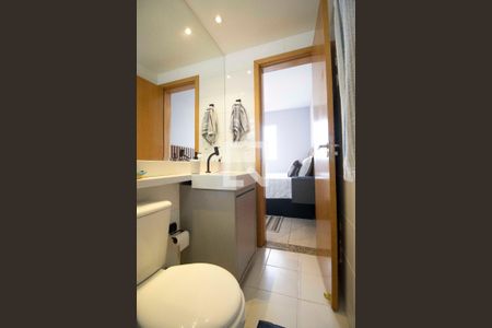 Apartamento para alugar com 65m², 2 quartos e 1 vaga Apartamento para alugar com 65m², 2 quartos e 1 vagaBanheiro da suíte