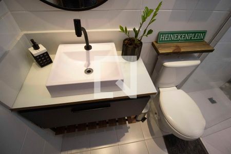 Apartamento para alugar com 65m², 2 quartos e 1 vaga Apartamento para alugar com 65m², 2 quartos e 1 vagaBanheiro social