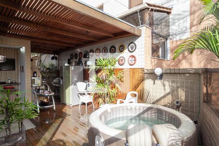 Apartamento à venda com 270m², 4 quartos e 2 vagasCobertura