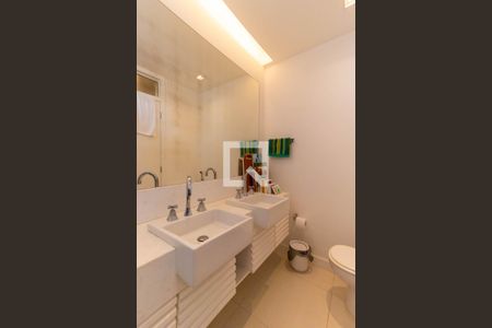 Apartamento à venda com 240m², 3 quartos e 2 vagasBanheiro Suíte 1