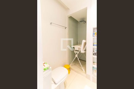 Apartamento à venda com 240m², 3 quartos e 2 vagasBanheiro suíte 2