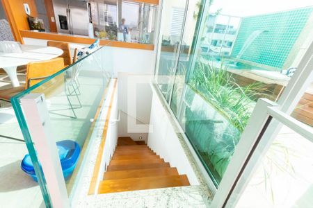 Apartamento à venda com 240m², 3 quartos e 2 vagasEscada nível inferior