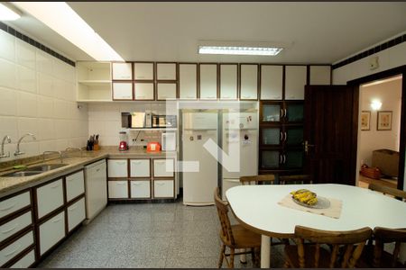 Casa de condomínio para alugar com 550m², 4 quartos e 4 vagas Casa de condomínio para alugar com 550m², 4 quartos e 4 vagasCozinha