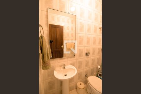 Casa de condomínio para alugar com 550m², 4 quartos e 4 vagas Casa de condomínio para alugar com 550m², 4 quartos e 4 vagasBanheiro de serviço