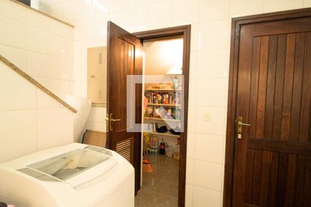 Casa de condomínio para alugar com 550m², 4 quartos e 4 vagas Casa de condomínio para alugar com 550m², 4 quartos e 4 vagasLavanderia