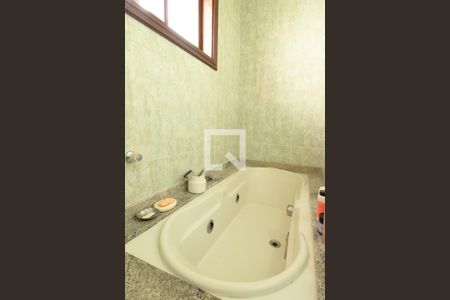 Casa de condomínio para alugar com 550m², 4 quartos e 4 vagas Casa de condomínio para alugar com 550m², 4 quartos e 4 vagasBanheiro da Suíte 2