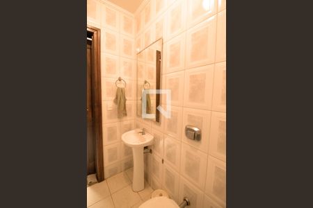 Casa de condomínio para alugar com 550m², 4 quartos e 4 vagas Casa de condomínio para alugar com 550m², 4 quartos e 4 vagasBanheiro de serviço