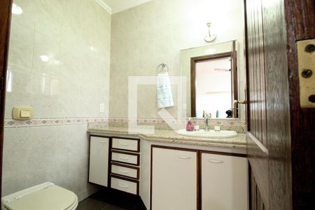 Casa de condomínio para alugar com 550m², 4 quartos e 4 vagas Casa de condomínio para alugar com 550m², 4 quartos e 4 vagasBanheiro da Suíte 3