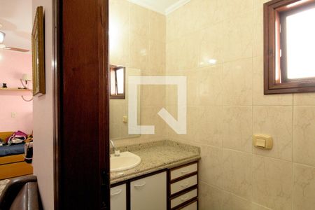 Casa de condomínio para alugar com 550m², 4 quartos e 4 vagas Casa de condomínio para alugar com 550m², 4 quartos e 4 vagasBanheiro da Suíte 1