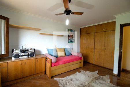 Casa de condomínio para alugar com 550m², 4 quartos e 4 vagas Casa de condomínio para alugar com 550m², 4 quartos e 4 vagasSuíte 3