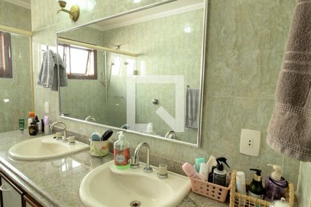 Casa de condomínio para alugar com 550m², 4 quartos e 4 vagas Casa de condomínio para alugar com 550m², 4 quartos e 4 vagasBanheiro da Suíte 2