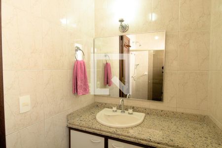 Casa de condomínio para alugar com 550m², 4 quartos e 4 vagas Casa de condomínio para alugar com 550m², 4 quartos e 4 vagasBanheiro da Suíte 1