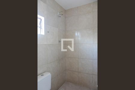 Banheiro e Área de Serviço de kitnet/studio para alugar com 1 quarto, 20m² em Jardim Calux, São Bernardo do Campo